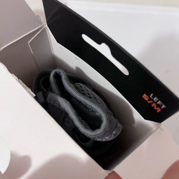 Futuro Delux Wrist Stabilizer (Left) - Picture 7 of 8